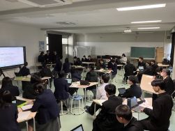 【１年生理数探究基礎】探究学習報告会を行ないました