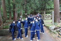 HINO山は高かった…。（2年日野登山）