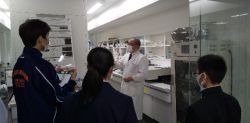 理科クラブ×福井工業大学　理科クラブが福井工大の研究室を訪問しました。～実験したり、実験室機材に触れたりしました～