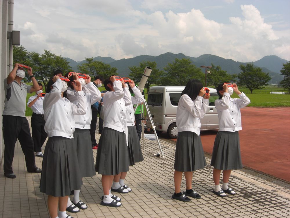 武生東高等学校　Hino・Quest（【2022年度1年生】産官学連携②サイエンス講座として，学校で太陽観測会（プロミネンス）を行い，太陽についてのレクチャーがありました。）