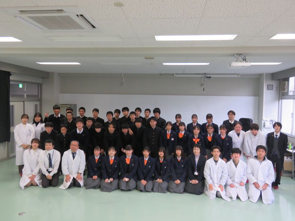 武生東高等学校　Hino・Quest（【2022年度1年生】産官学連携⑤サイエンス講座として，福井工業大学から教授と学生を招いて，生物系・化学系の２講座で実験を行いました。）