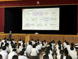 【１年生】学科選択に向けた進路ガイダンスを実施しました。